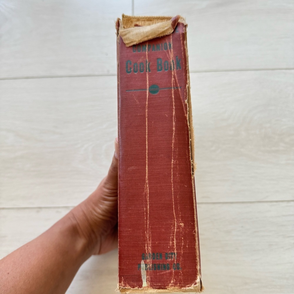 Vintage “Woman’s Home Companion Cookbook” 1946 - Over 900 Recipes Post WWII - Picture 3 of 14